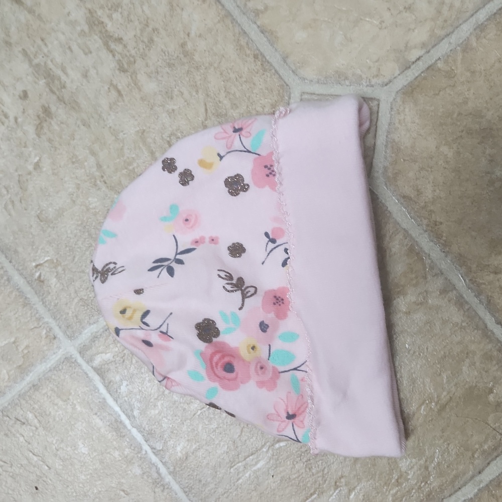 Babygirl hat size 0-3months